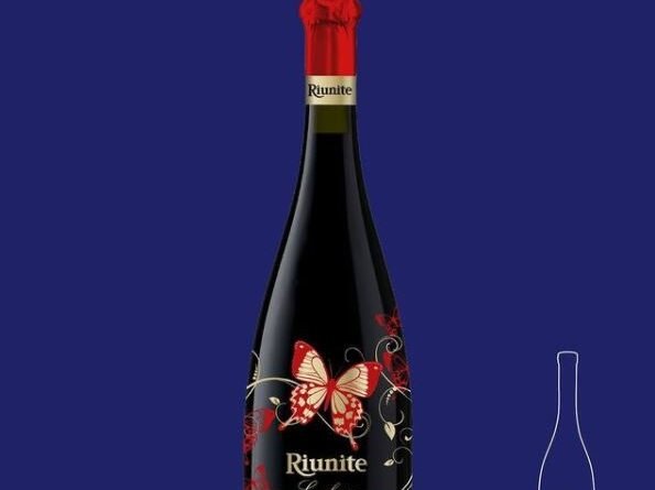 Prueba el versátil Lambrusco Mariposa Tinta de Riunite