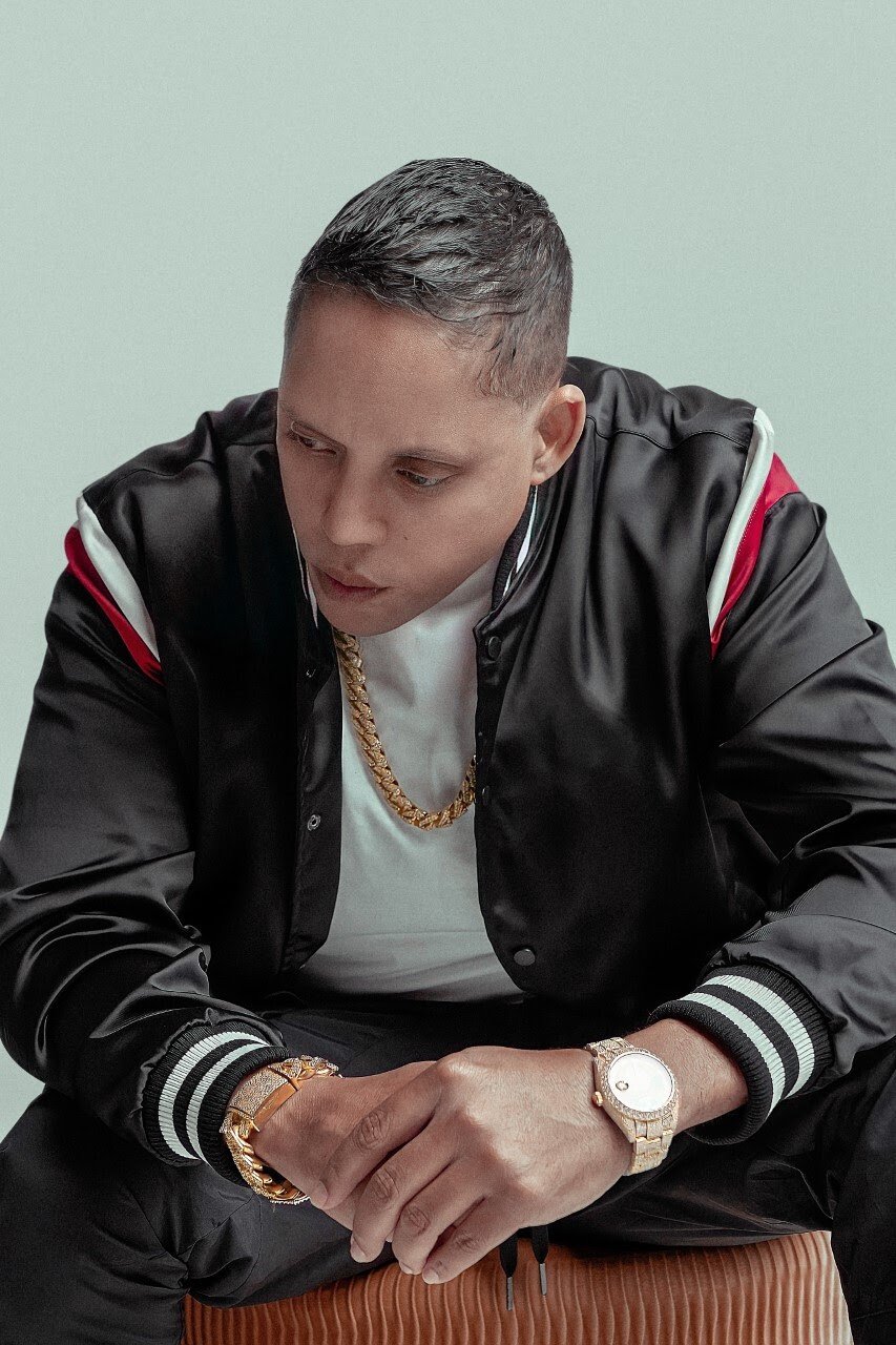 El puertorriqueño Wise “The gold pen” compone mil canciones en