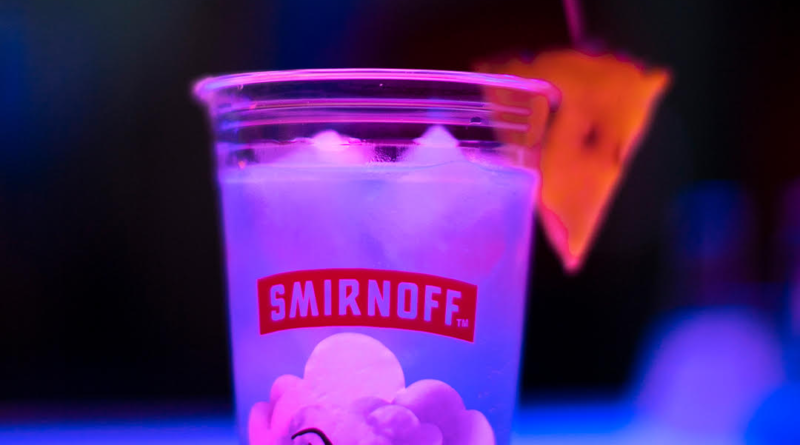 Conoce el cocktail Provenza de Karol G y Smirnoff