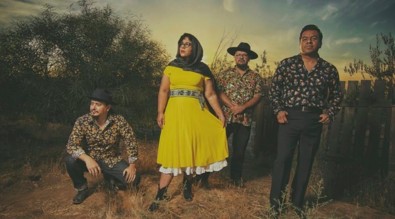 La Santa Cecilia sigue compartiendo sus noches Bohemias con su nuevo sencillo «La copa rota»