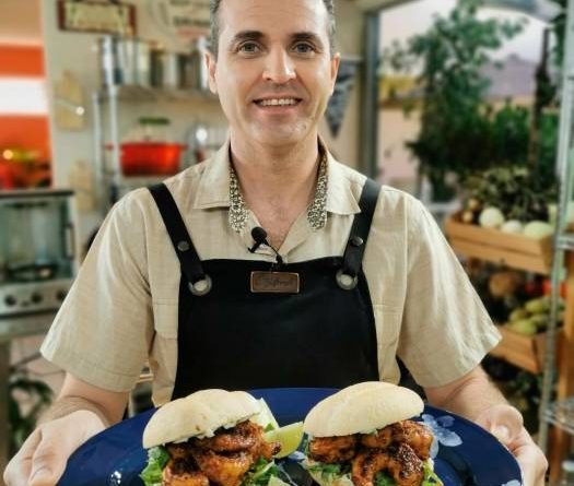 Premian al chef Mauricio Romo en los Taste Awards por su programa de TV «Los sándwiches de Romo»