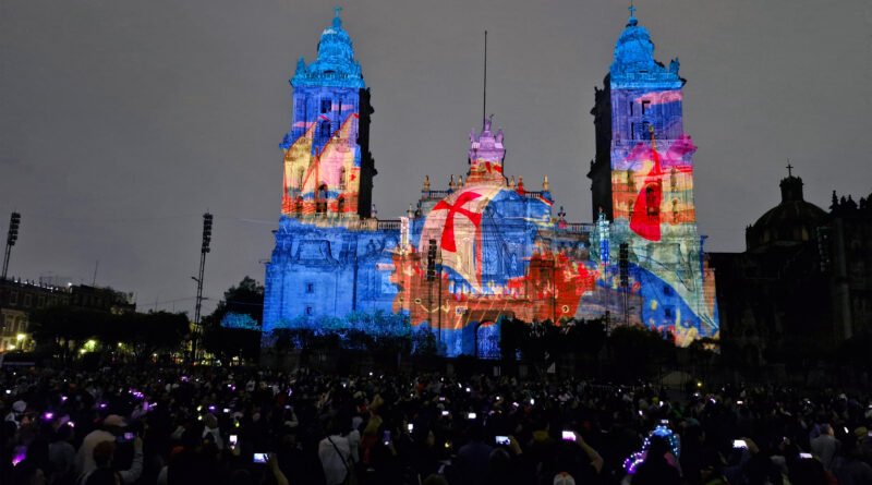 Luz sobre piedra: «Maizz Visual» transforma el Zócalo de la CDMX, en una experiencia inmersiva de historia y arte.