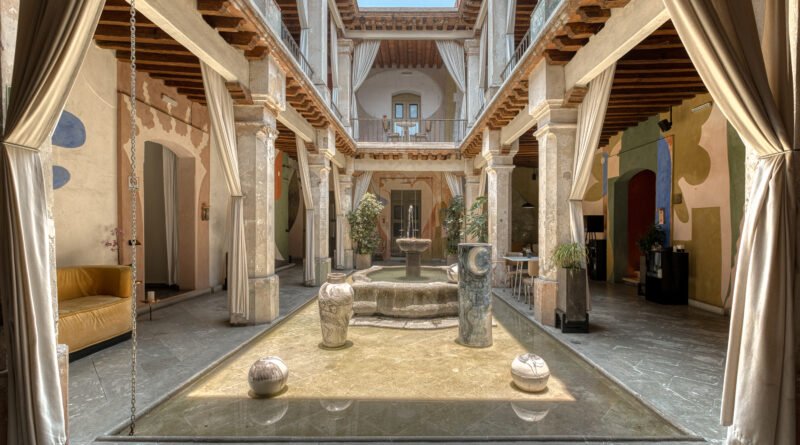 Tres hoteles, tres llaves Michelin y diez años.