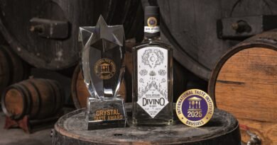 Celebremos el Día Nacional del Mezcal con Mezcal Divino Blanco, campeón de campeones.