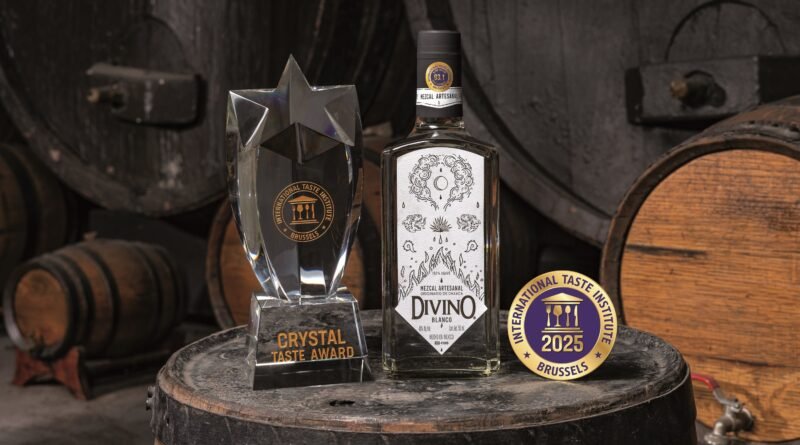 Celebremos el Día Nacional del Mezcal con Mezcal Divino Blanco, campeón de campeones.