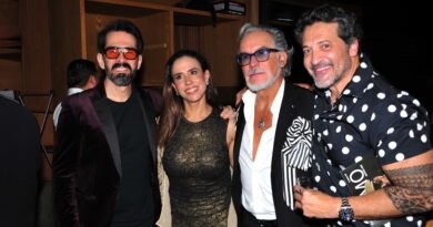 Revista UOMO celebra su primer aniversario con un evento íntimo frente al Ángel de la Independencia en Ciudad de México.