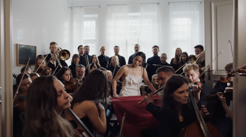 Rosalía y la era del descubrimiento cultural: Berghain marca un nuevo pulso en la relación entre artistas y audiencias. Rosalía y la era del descubrimiento cultural: Berghain marca un nuevo pulso en la relación entre artistas y audiencias.