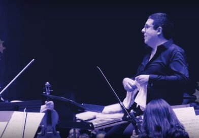 El maestro Enrique Abraham Vélez Godoy, director de la Filarmónica de las Artes, celebrará 100 funciones dirigidas de El Cascanueces el sábado 10 de enero.