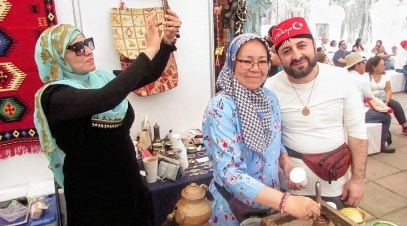 Un viaje internacional sin salir de la ciudad, visitando más de 40 países completamente gratis. Un viaje internacional sin salir de la ciudad, visitando más de 40 países completamente gratis.