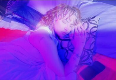 Fakepunky lanza nuevo vídeo musical en sinergia con la modelo Mar Andraca.