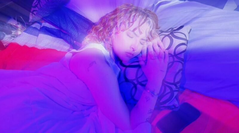 Fakepunky lanza nuevo vídeo musical en sinergia con la modelo Mar Andraca.