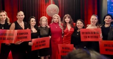 Evelyn Sánchez destaca el poder del teatro para visibilizar la voz de las mujeres.