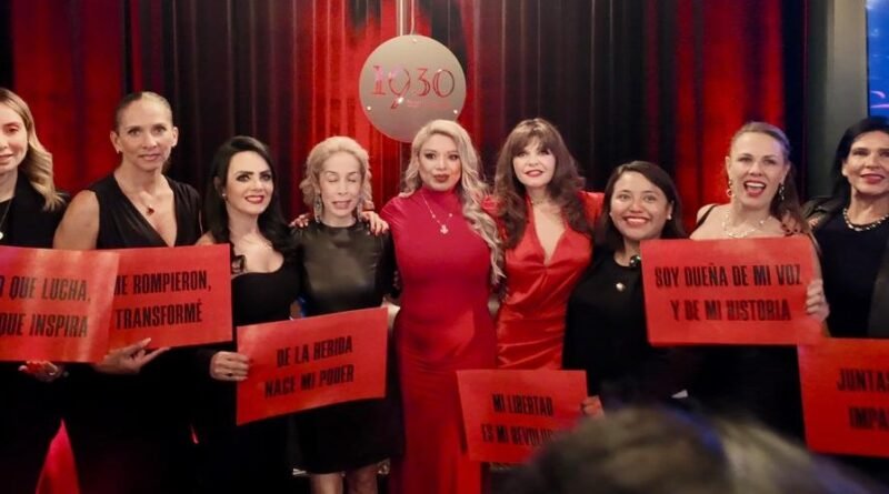 Evelyn Sánchez destaca el poder del teatro para visibilizar la voz de las mujeres.