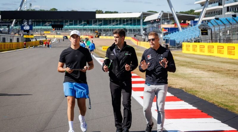 Ricardo Escotto suma valiosa experiencia y demuestra sólida adaptación en la FIA Fórmula 3 en Silverstone.