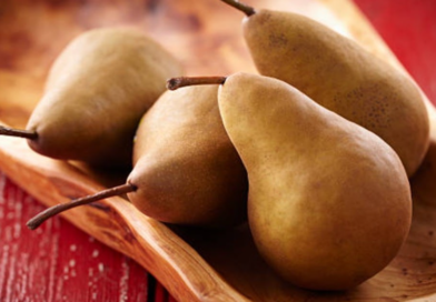 Beneficios de las peras: fibra, vitamina C y antioxidantes.