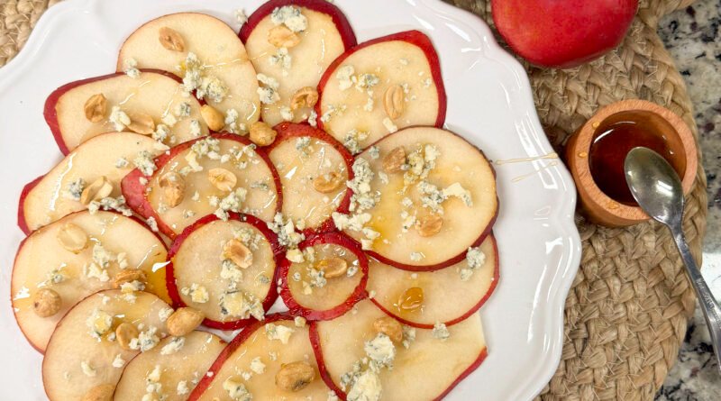 Carpaccio de pera roja: fresca y lucidora para celebrar las fiestas patrias.